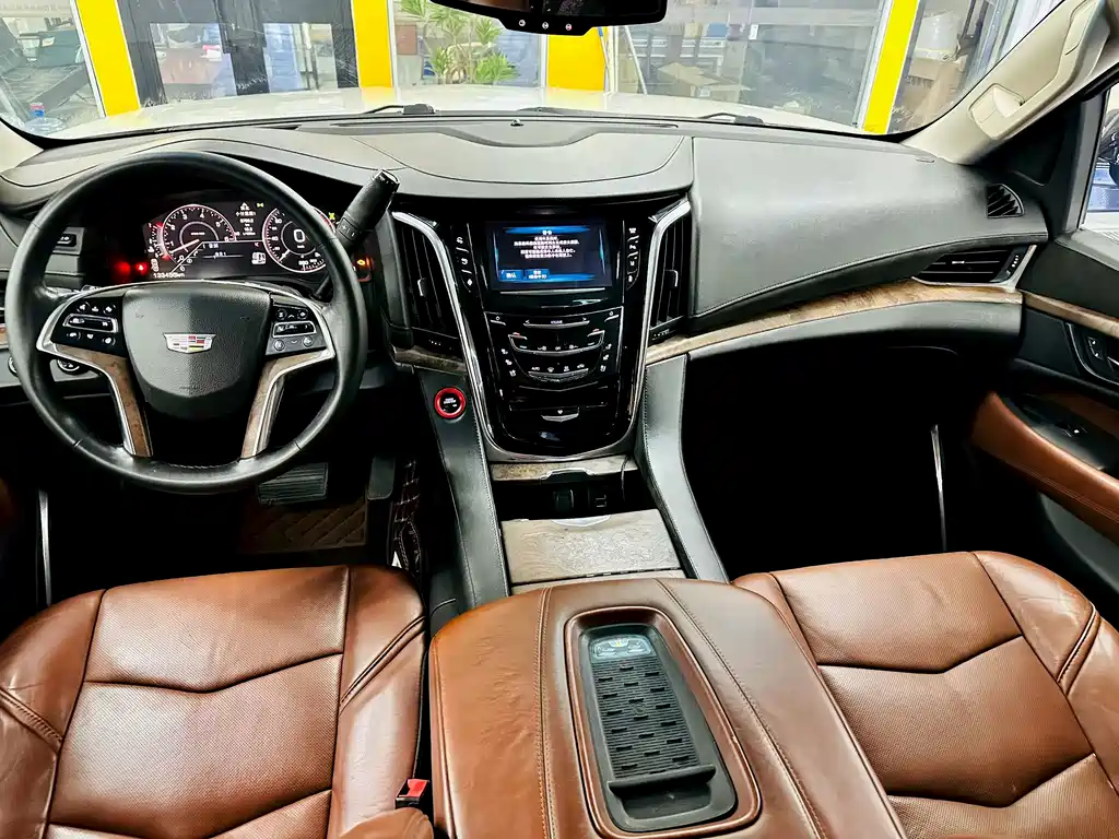 Cadillac Escalade 2016 6.2L AT