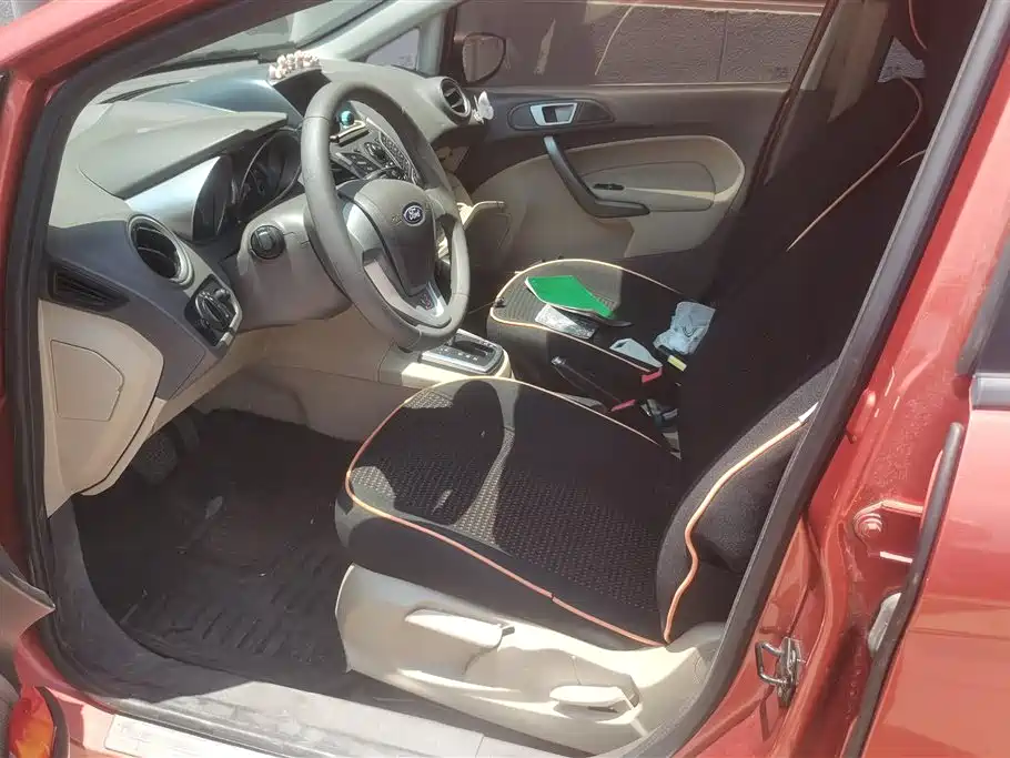 Ford Fiesta 2011 1.5L AT Fashion