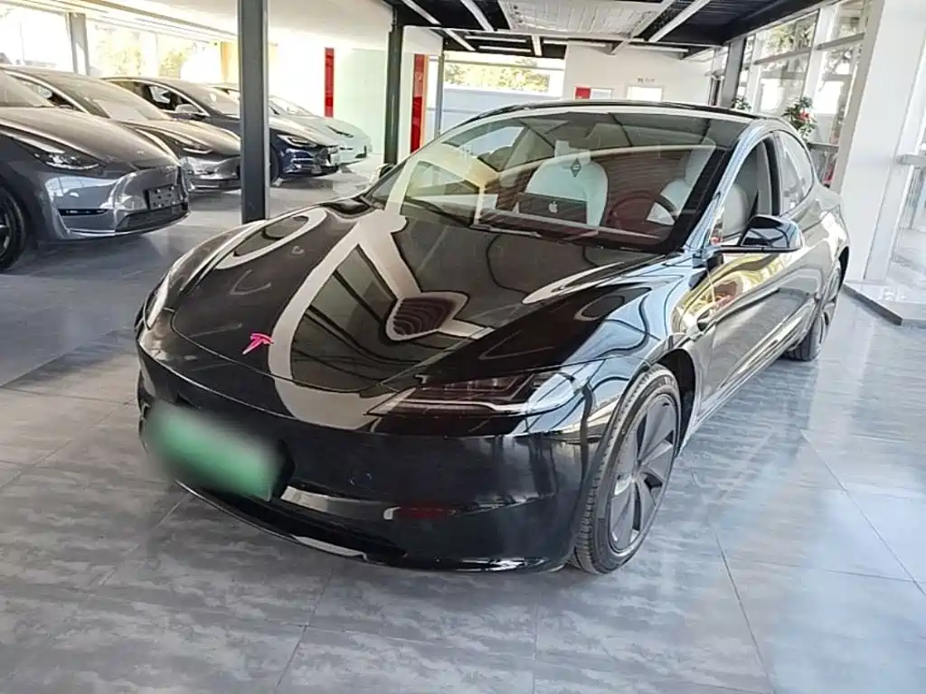 Tesla Model 3 — миниатюра 2