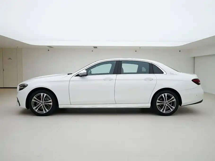 Mercedes-Benz E-Class — миниатюра 3