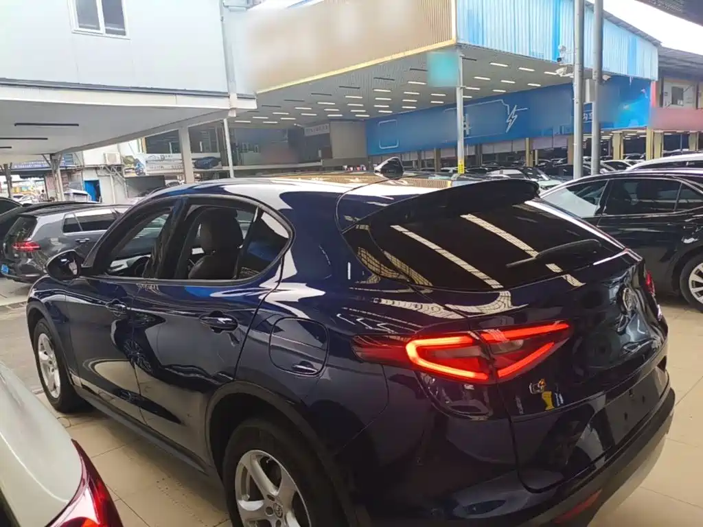 Alfa Romeo Stelvio — миниатюра 5