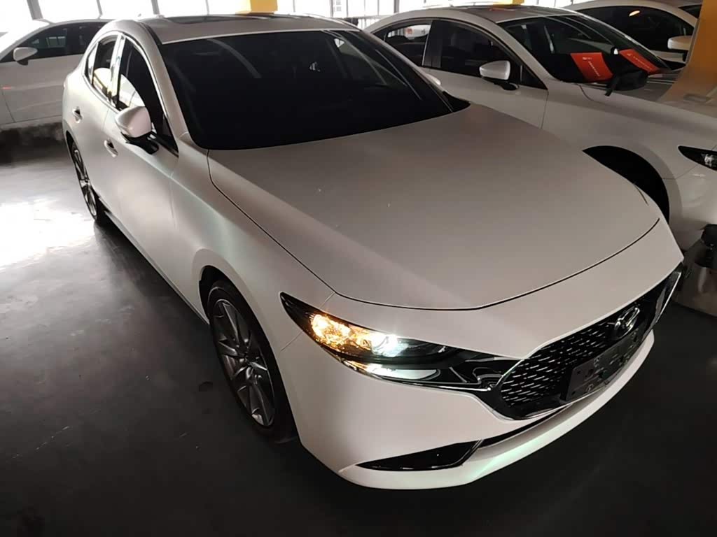 Mazda Mazda3 Axela 2.0 л 2024 г. Белый, пробег 16700 км