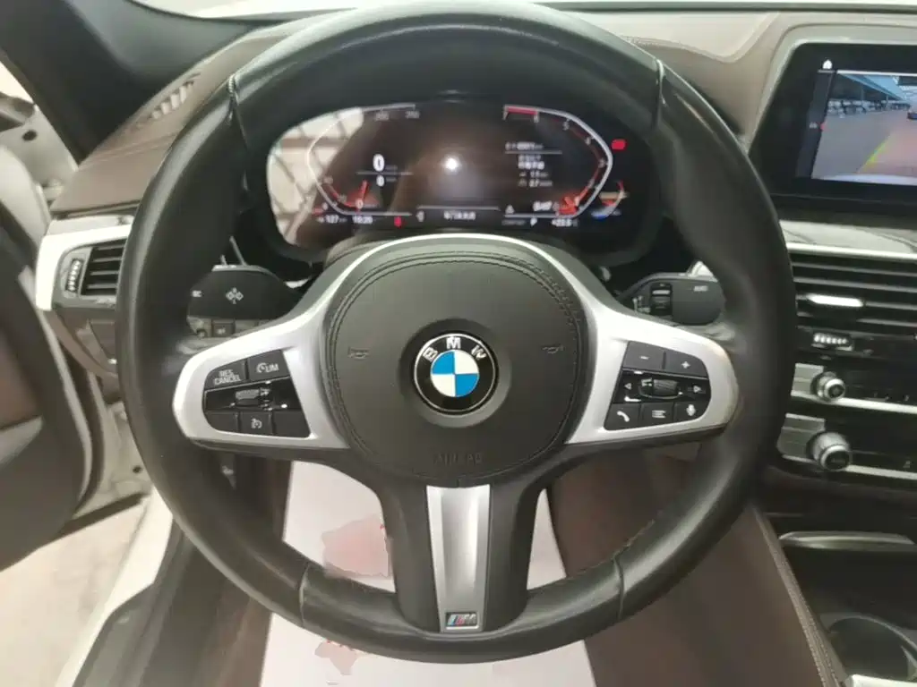 BMW 5 Series — миниатюра 11