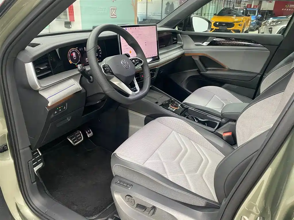 Volkswagen Tayron 2025 L 380TSI Luxury Easy