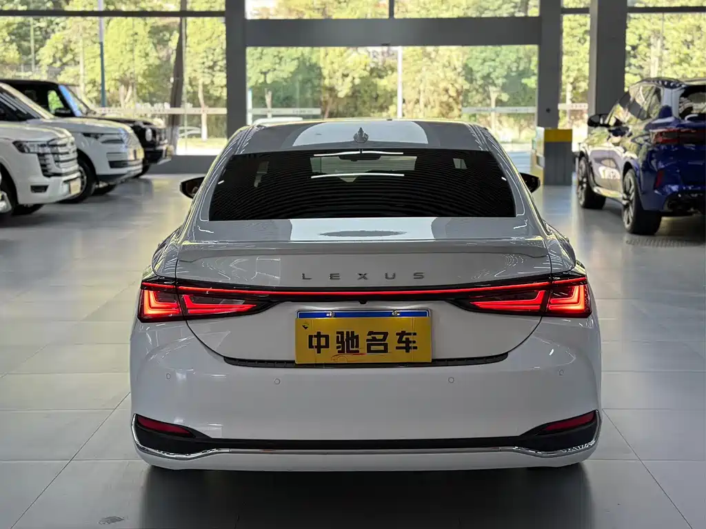 Lexus ES — миниатюра 6