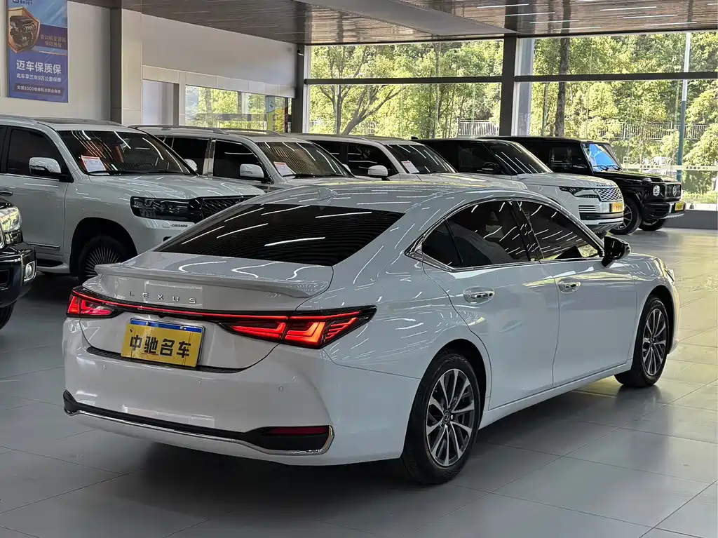 Lexus ES — миниатюра 5