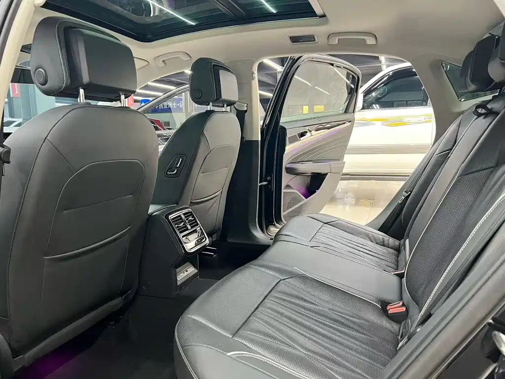 Volkswagen Passat 2022 330TSI Luxury