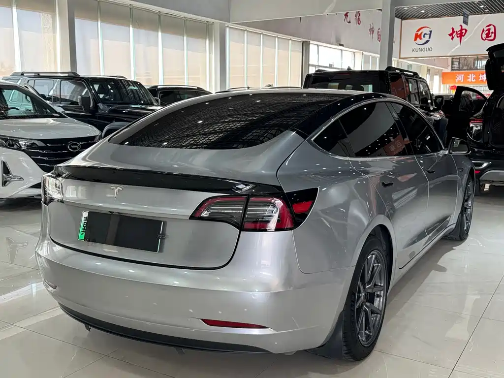 Tesla Model 3 — миниатюра 15