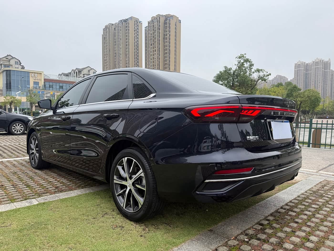 Geely Emgrand 1.5 л 2023 г. Чёрный, пробег 20000 км