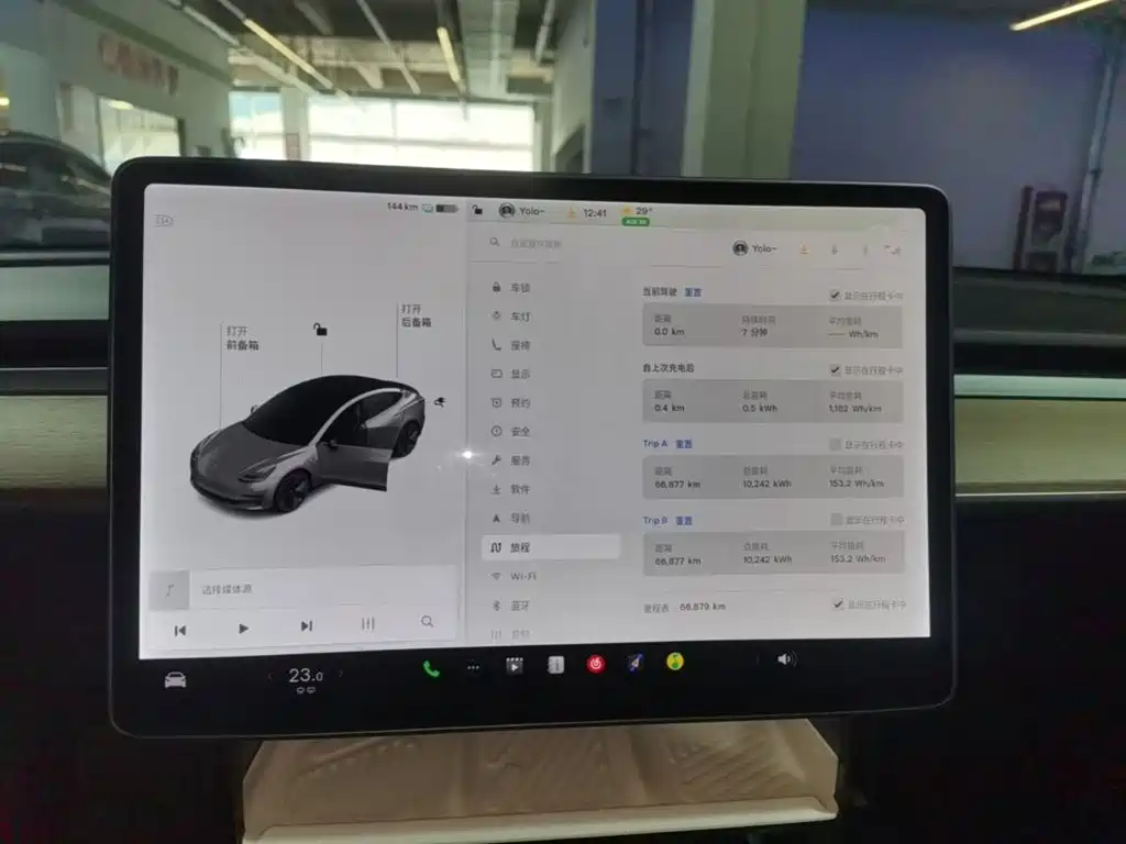 Tesla Model 3 — миниатюра 12