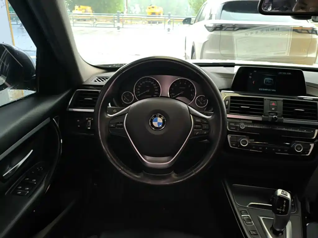 BMW 3 Series — миниатюра 11