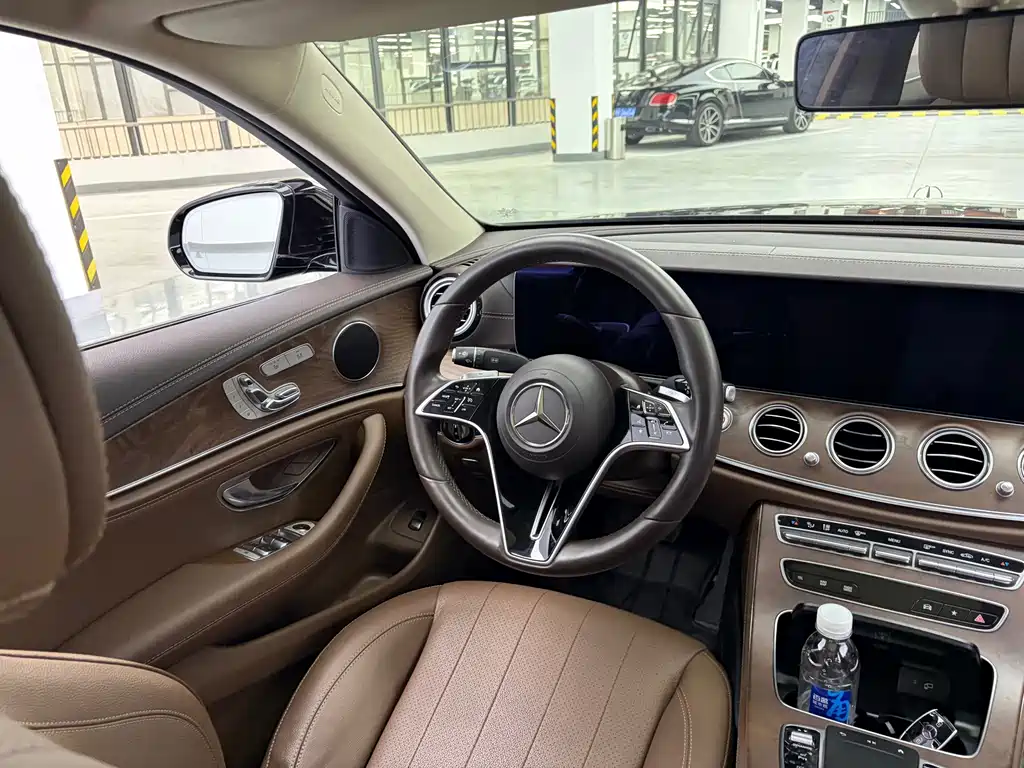 Mercedes-Benz E-Class — миниатюра 9