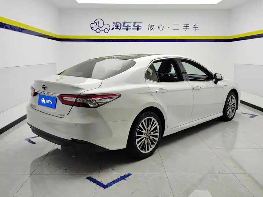Toyota Camry — миниатюра 3
