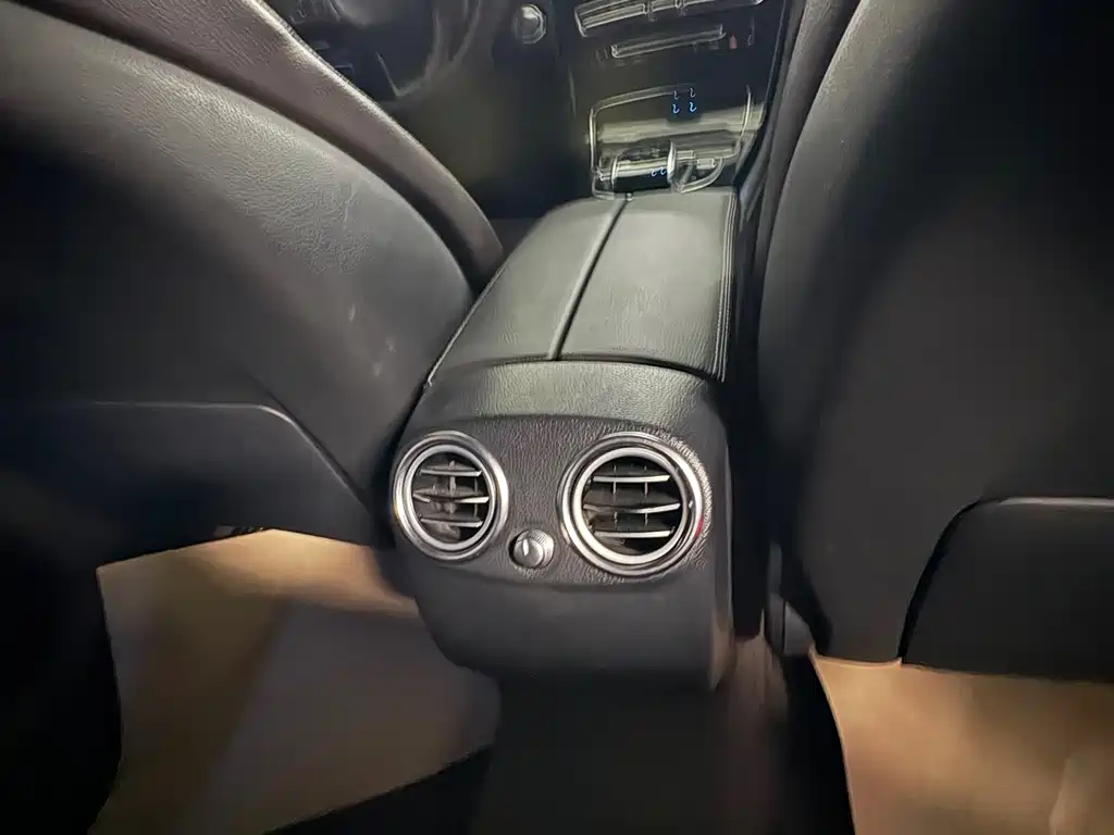 Mercedes-Benz GLC — миниатюра 12