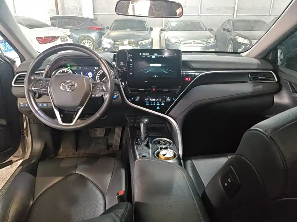 Toyota Camry — миниатюра 10