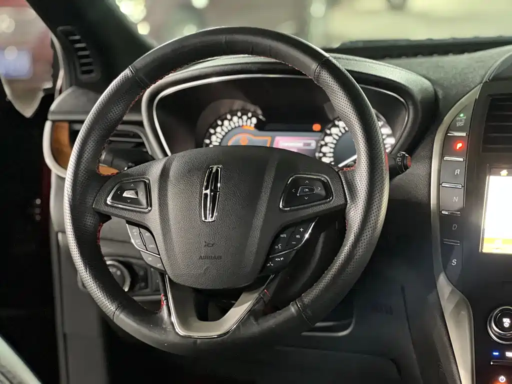 Lincoln MKC — миниатюра 6