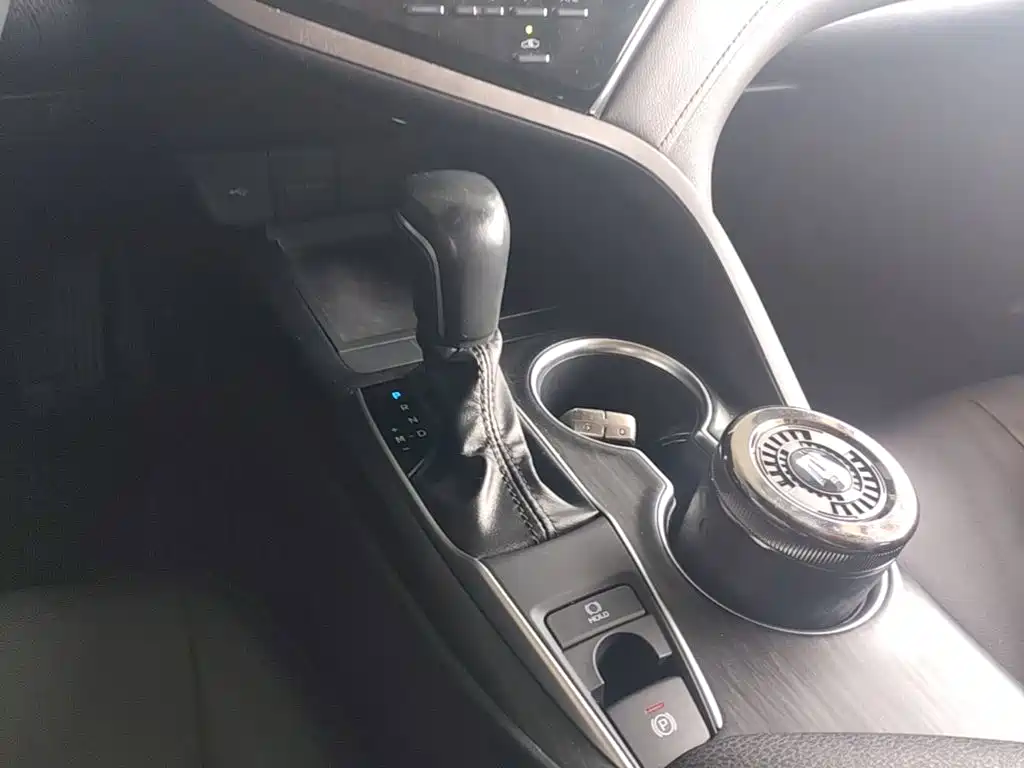 Toyota Camry — миниатюра 10