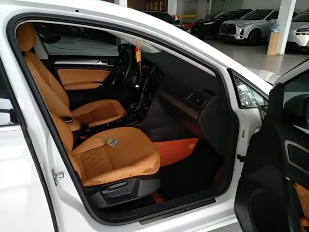 Volkswagen Golf — миниатюра 25