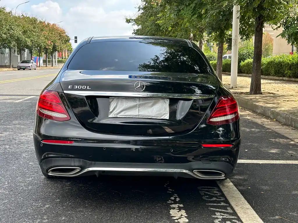 Mercedes-Benz E-Class — миниатюра 14
