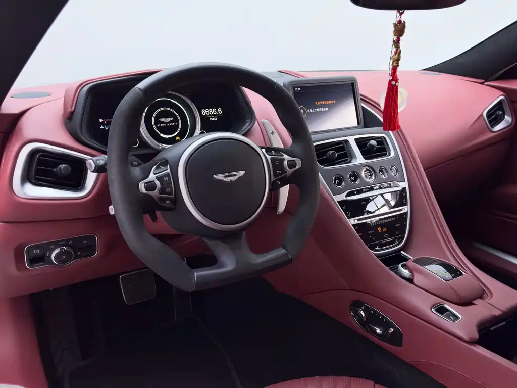 Aston Martin DB11 — миниатюра 16