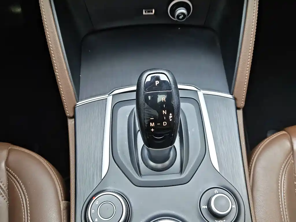Alfa Romeo Stelvio — миниатюра 14