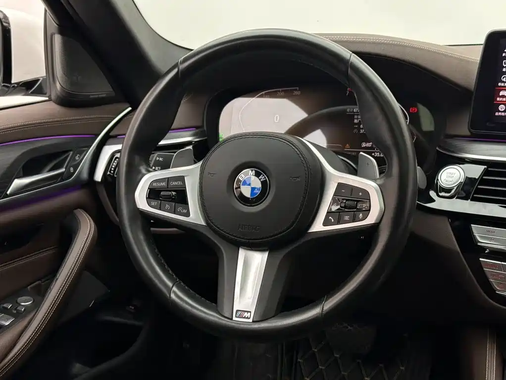 BMW 5 Series — миниатюра 12