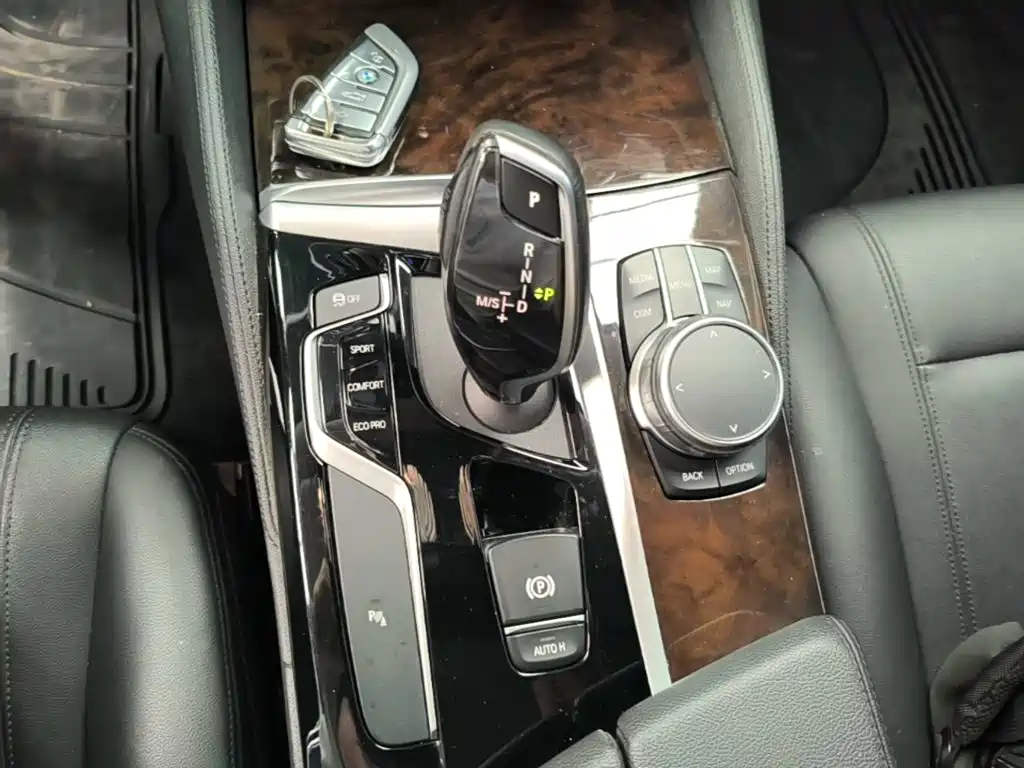 BMW 5 Series — миниатюра 14