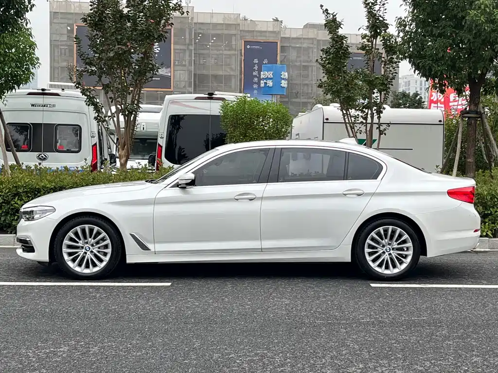 BMW 5 Series — миниатюра 3