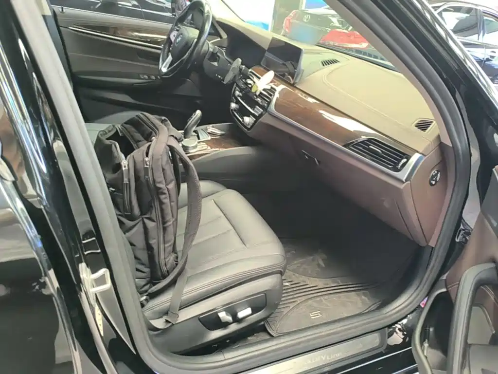 BMW 5 Series — миниатюра 25