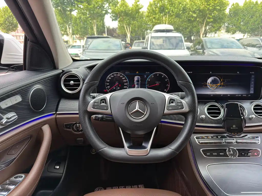Mercedes-Benz E-Class — миниатюра 12