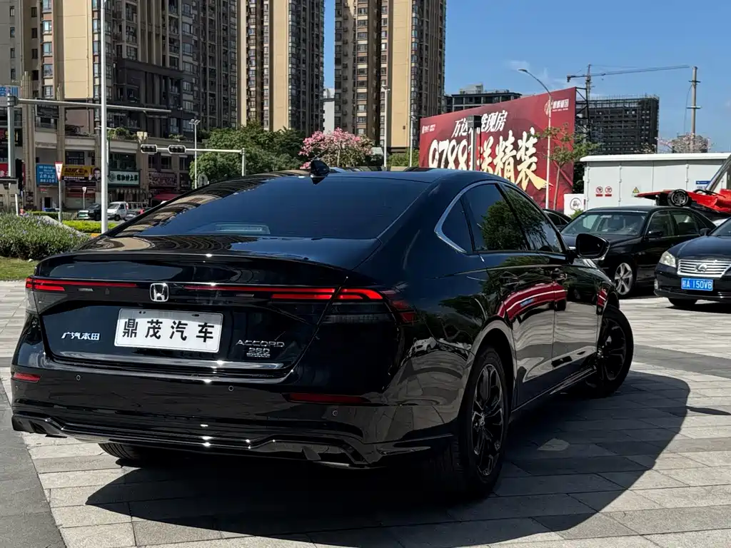 Honda Accord — миниатюра 8