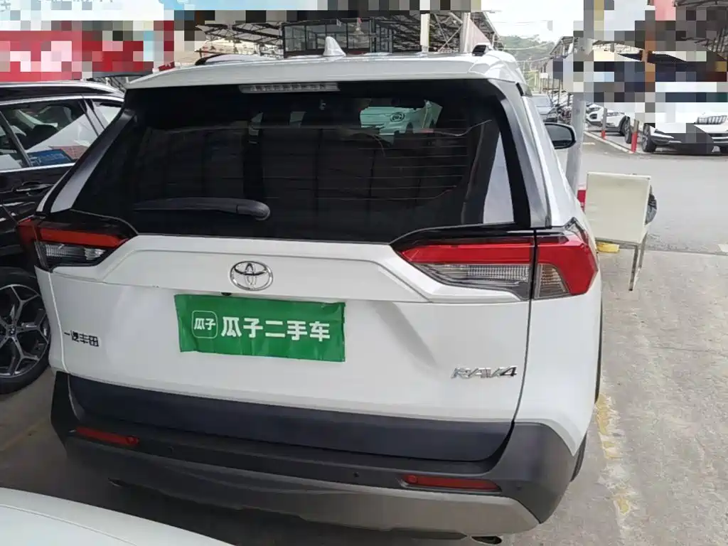 Toyota RAV4 — миниатюра 6