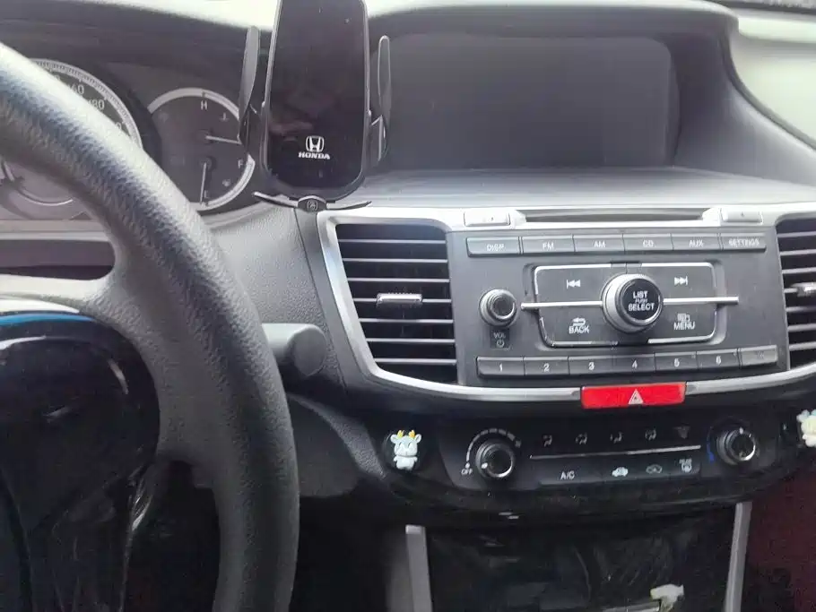Honda Accord — миниатюра 13