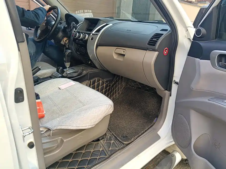 Mitsubishi Pajero Sport — миниатюра 7