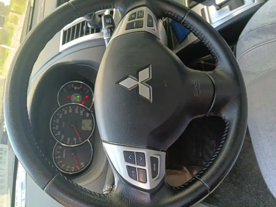 Mitsubishi Pajero Sport — миниатюра 14