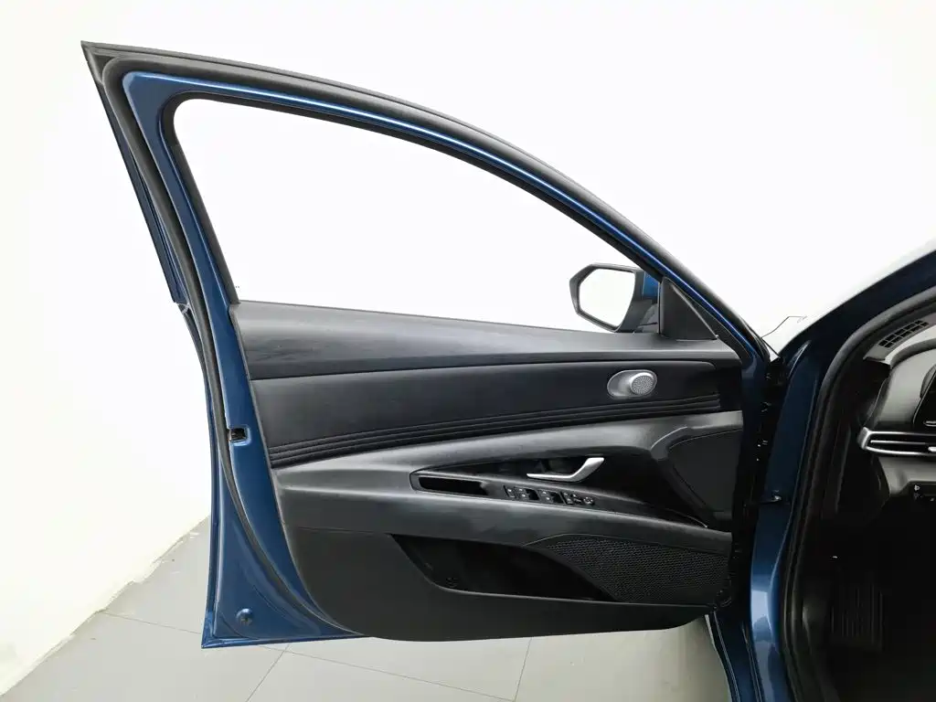 Hyundai Elantra — миниатюра 8