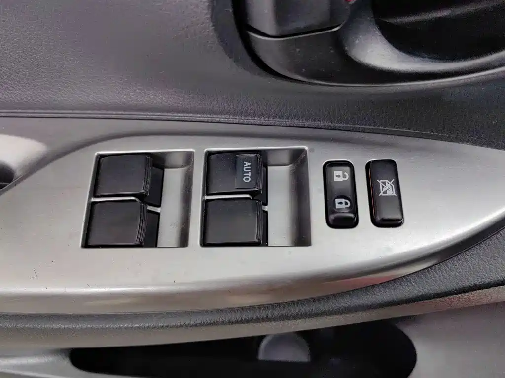 Toyota Yaris L — миниатюра 9