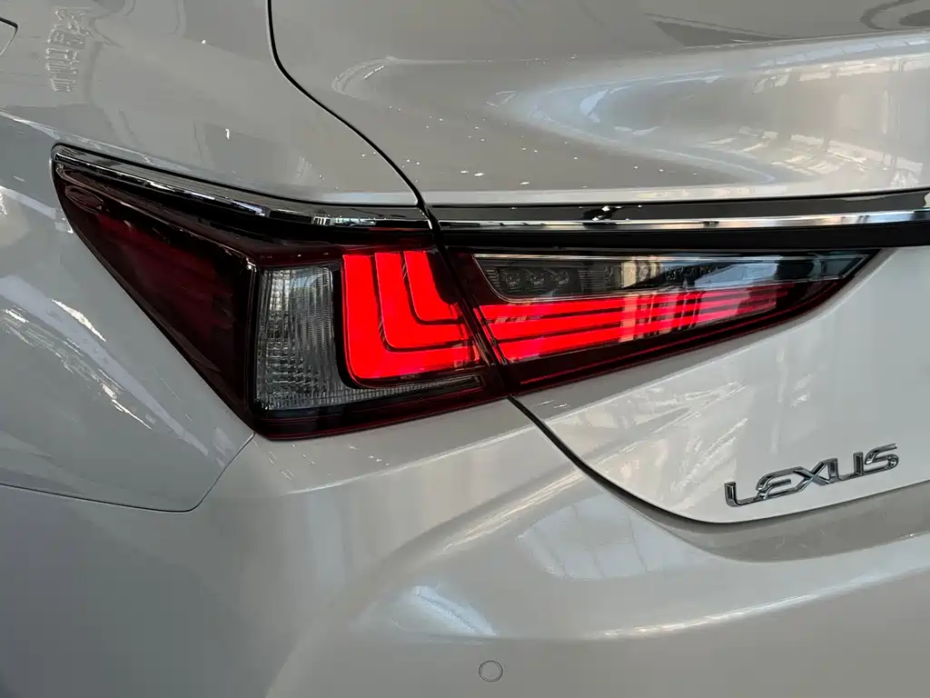 Lexus ES — миниатюра 20