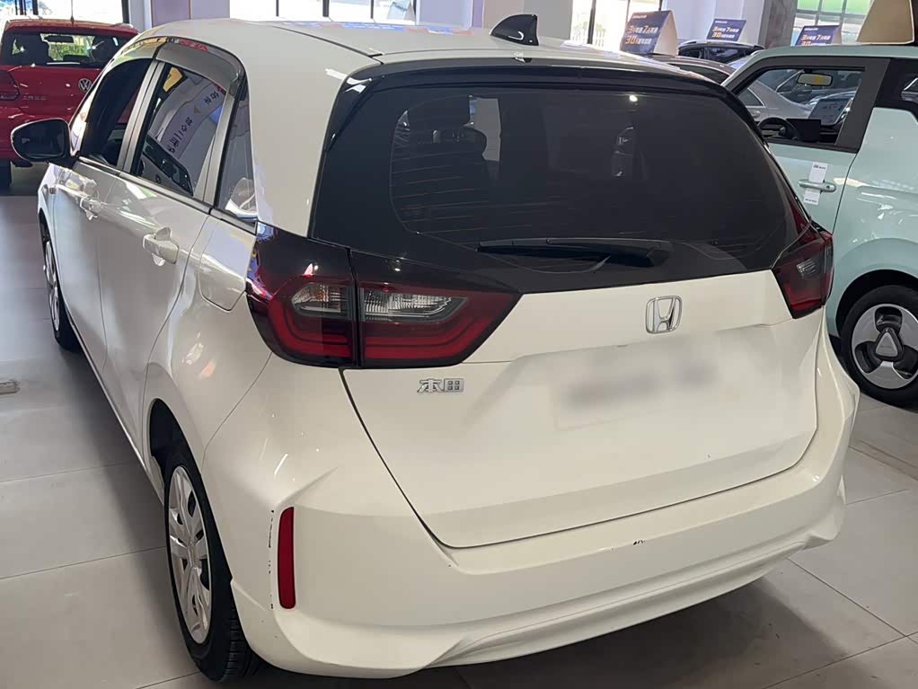 Honda Fit 1.5 л 2021 г. Белый, пробег 48099 км