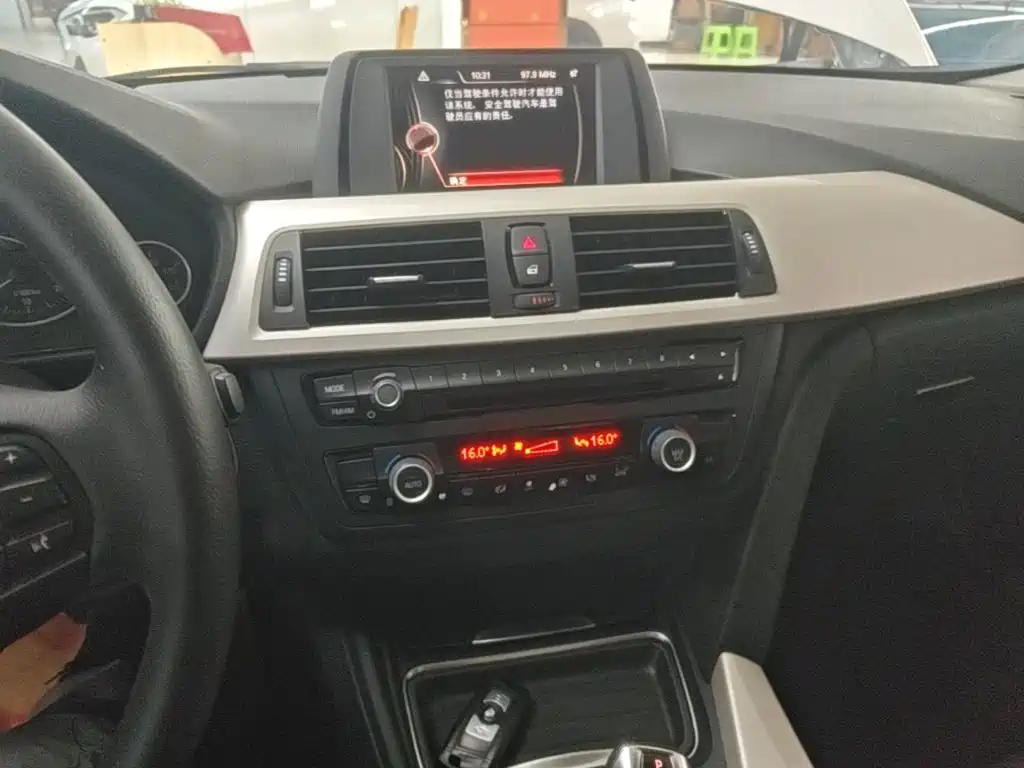 BMW 3 Series — миниатюра 13