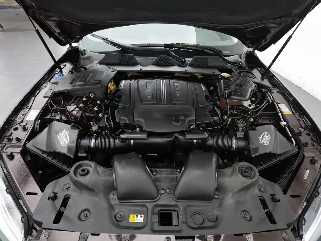 Jaguar XJ — миниатюра 6