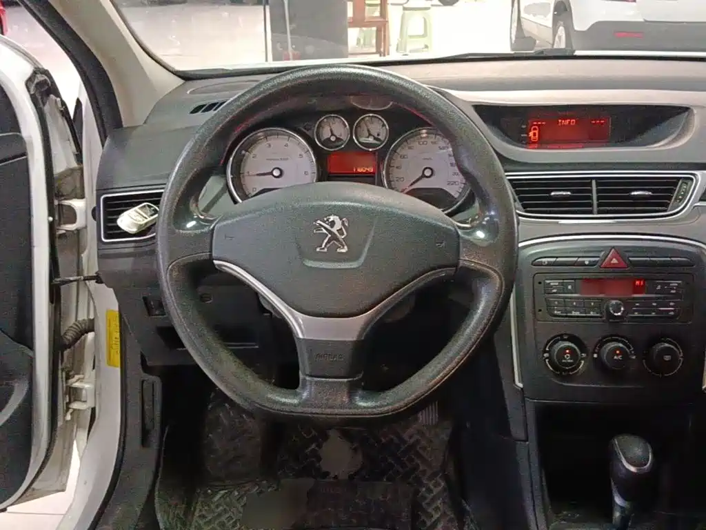 Peugeot 308 — миниатюра 11
