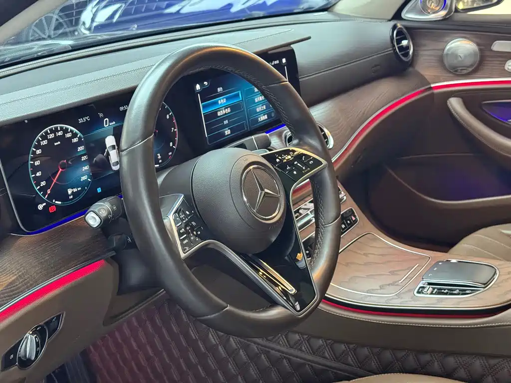 Mercedes-Benz E-Class — миниатюра 6