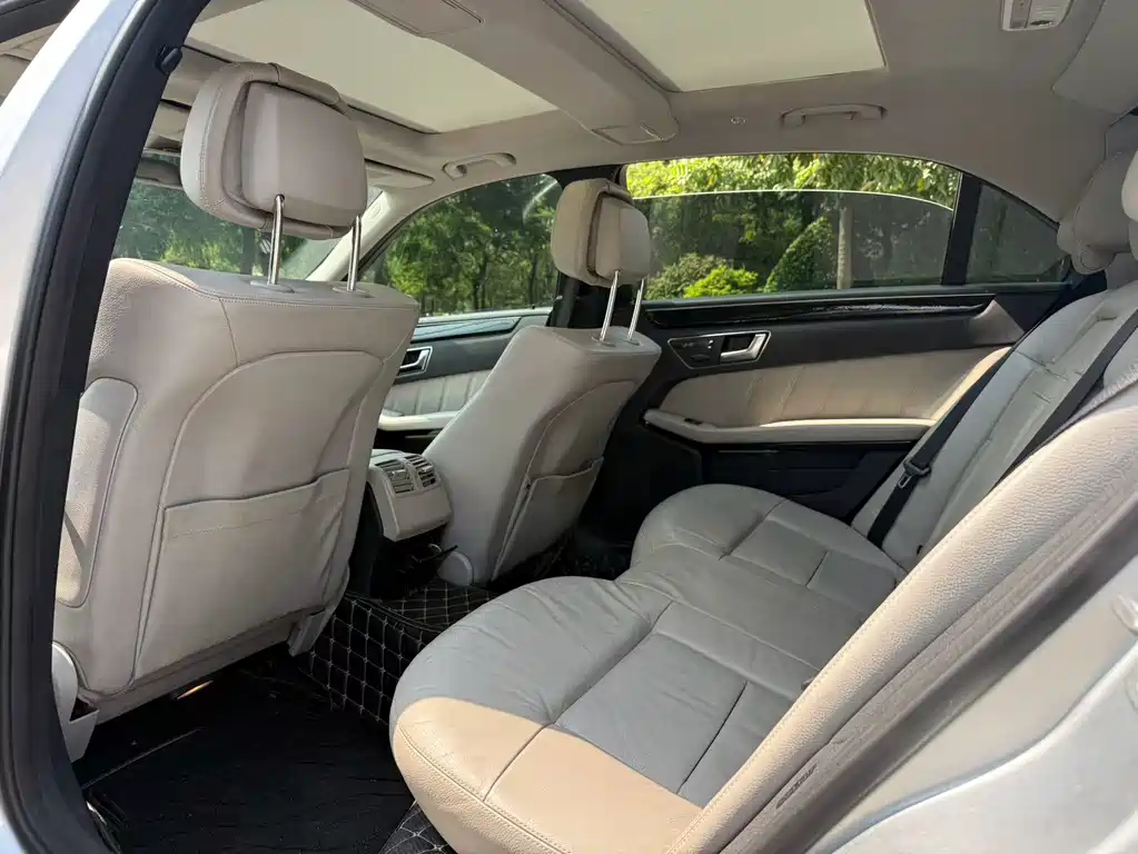 Mercedes-Benz E-Class — миниатюра 6