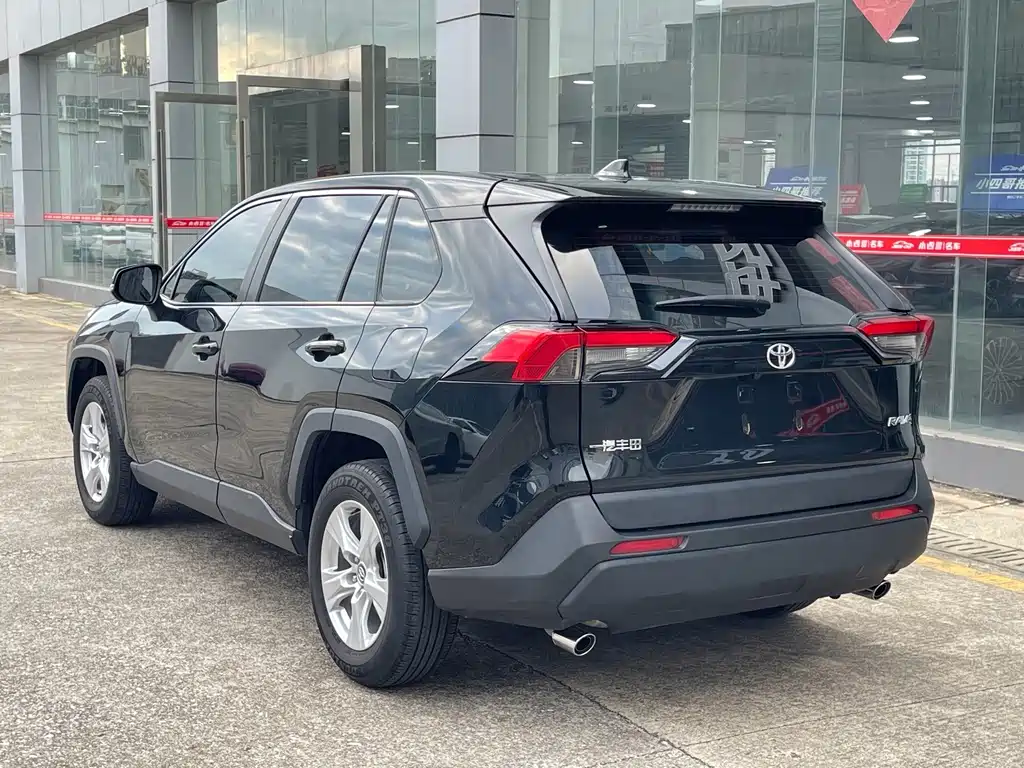 Toyota RAV4 — миниатюра 4