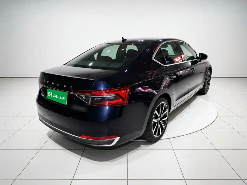 Skoda Superb — миниатюра 4