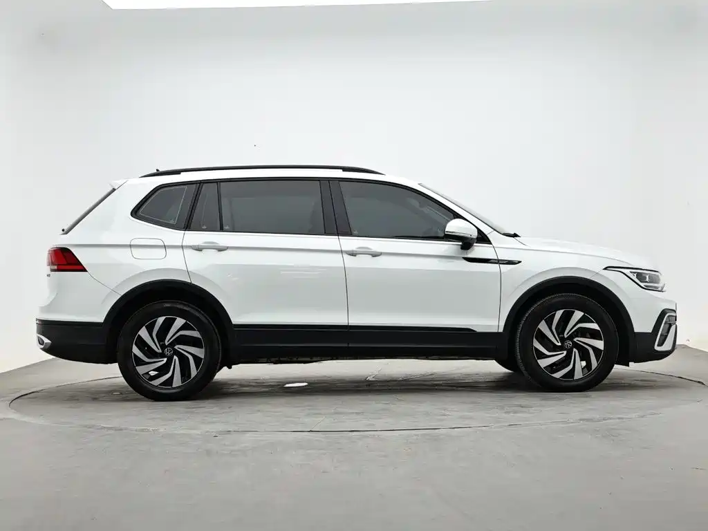 Volkswagen Tiguan L — миниатюра 5