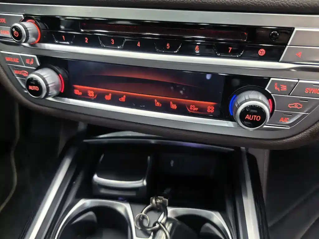 BMW 7 Series — миниатюра 8