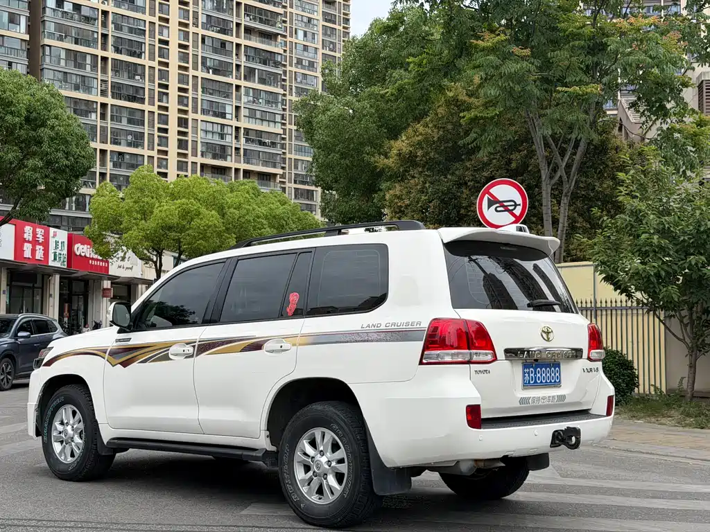 Toyota Land Cruiser 2010 4.7L AT VX
