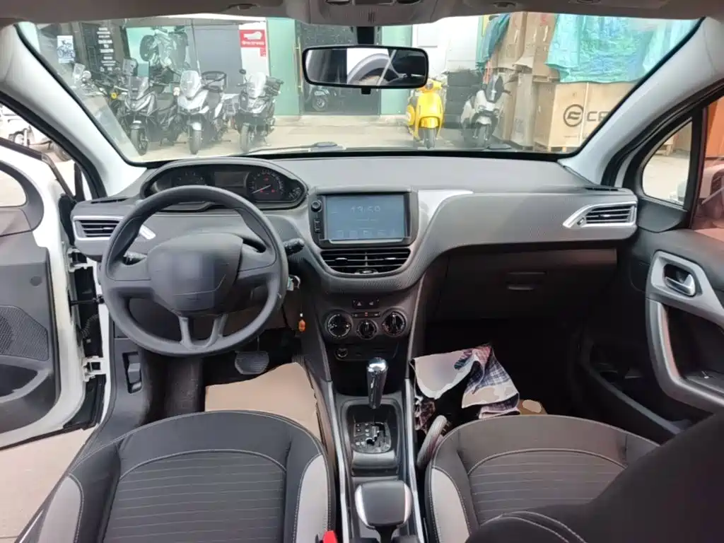 Peugeot 2008 — миниатюра 10